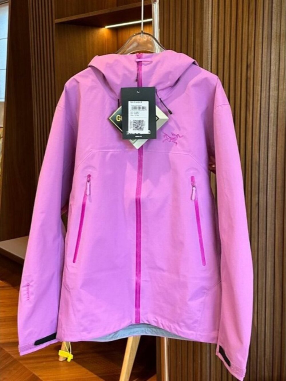 Arc'teryx Shell Jacket (Rose Pink) .